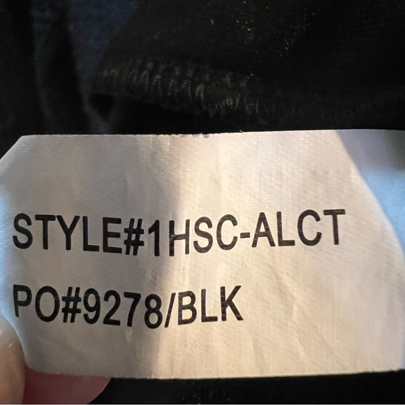 Signature Studio Women’s Black Velour & Lace Flared Sleeves Shirt. Size Large - Picture 9 of 9